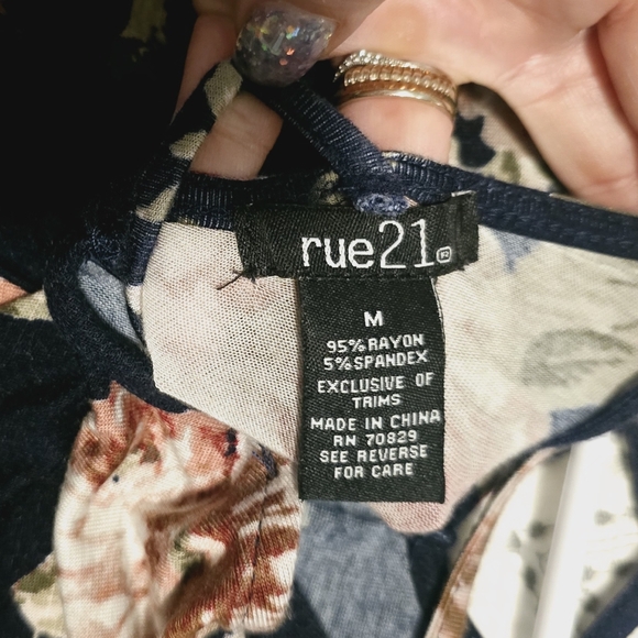 Womens 3/4 length sleeve floral dress - Picture 3 of 3